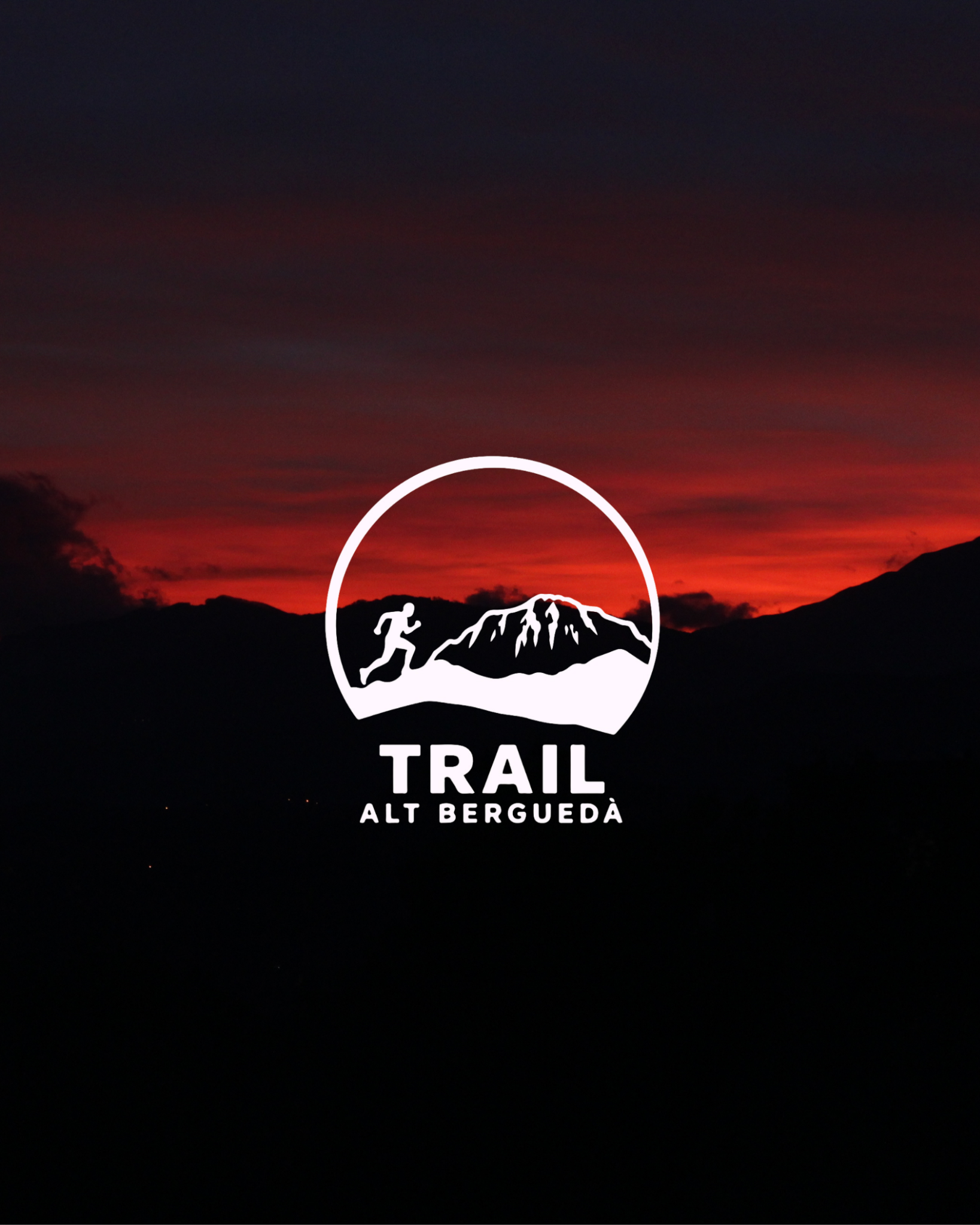 Presentació de Trail Alt Berguedà amb el seu logotip sobre un paisatge de muntanya